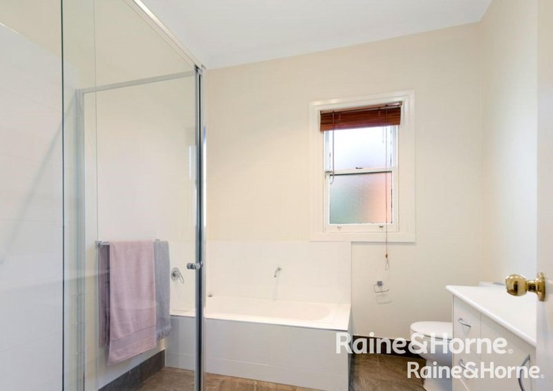 Photo - 20 Summerhill Road, Maidstone VIC 3012 - Image 3