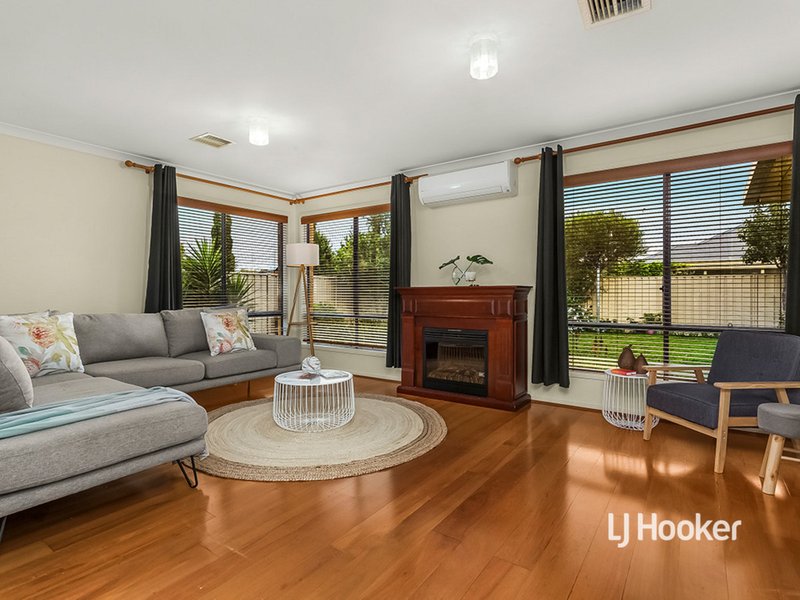 Photo - 20 Sumner Crescent, Point Cook VIC 3030 - Image 4