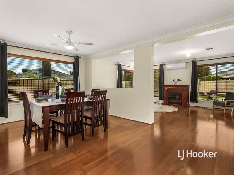 Photo - 20 Sumner Crescent, Point Cook VIC 3030 - Image 5