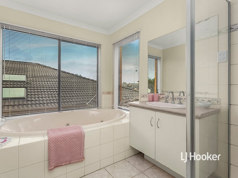 Photo - 20 Sumner Crescent, Point Cook VIC 3030 - Image 8