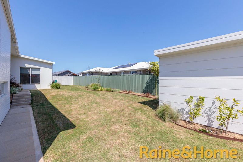 Photo - 20 Sunningdale Close, Dubbo NSW 2830 - Image 24