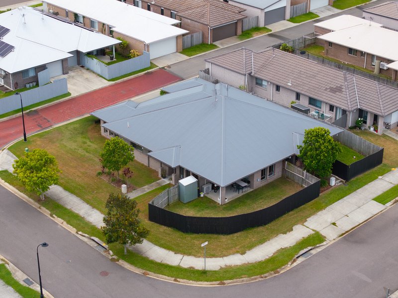 Photo - 20 Sunreef Street, Burpengary QLD 4505 - Image 2