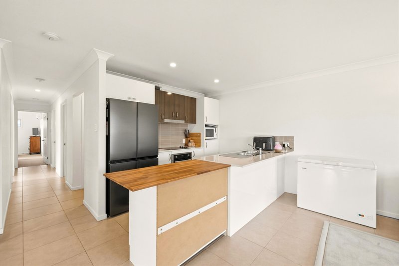 Photo - 20 Sunreef Street, Burpengary QLD 4505 - Image 25