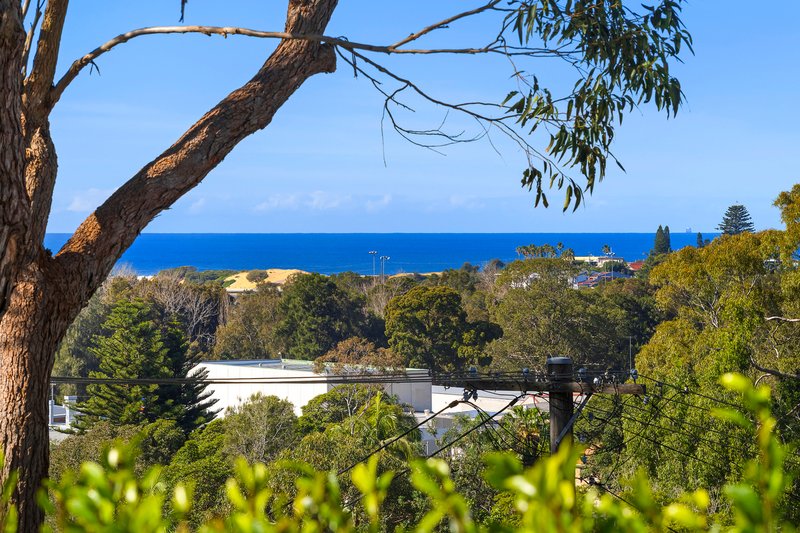 Photo - 20 Taiyul Road, North Narrabeen NSW 2101 - Image 9