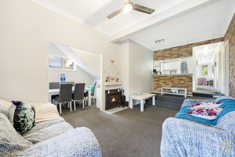 Photo - 20 Tamara Road, Erina NSW 2250 - Image 2