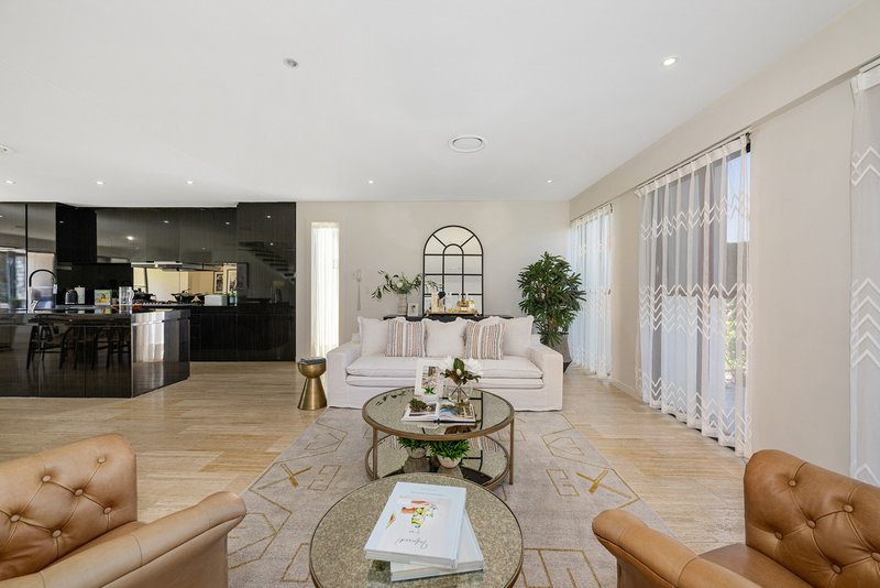 Photo - 20 The Boulevarde , Benowa QLD 4217 - Image 3