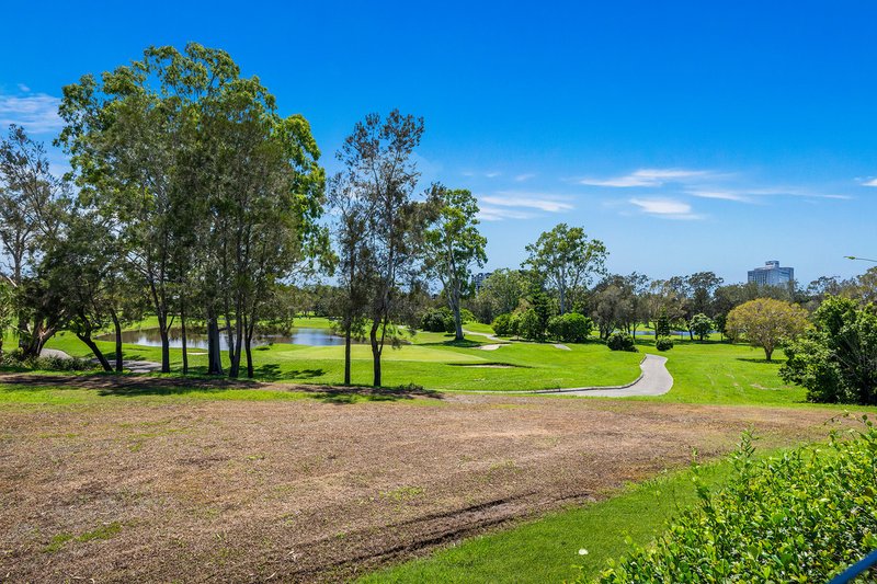 Photo - 20 The Boulevarde , Benowa QLD 4217 - Image 19
