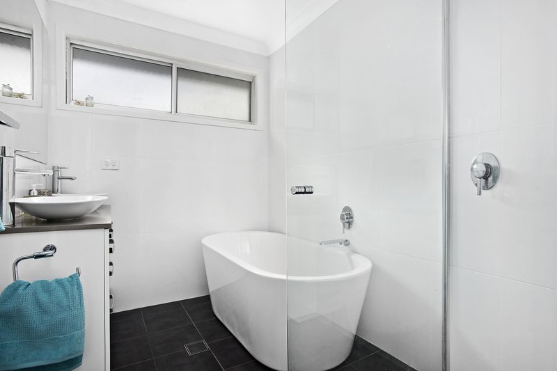 Photo - 20 Thompson Place, Baulkham Hills NSW 2153 - Image 6