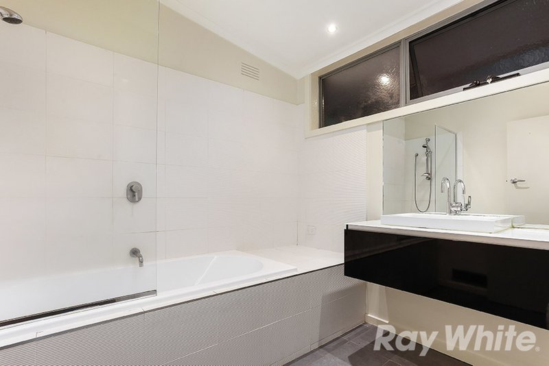 Photo - 20 Thompson Street, Glen Waverley VIC 3150 - Image 7