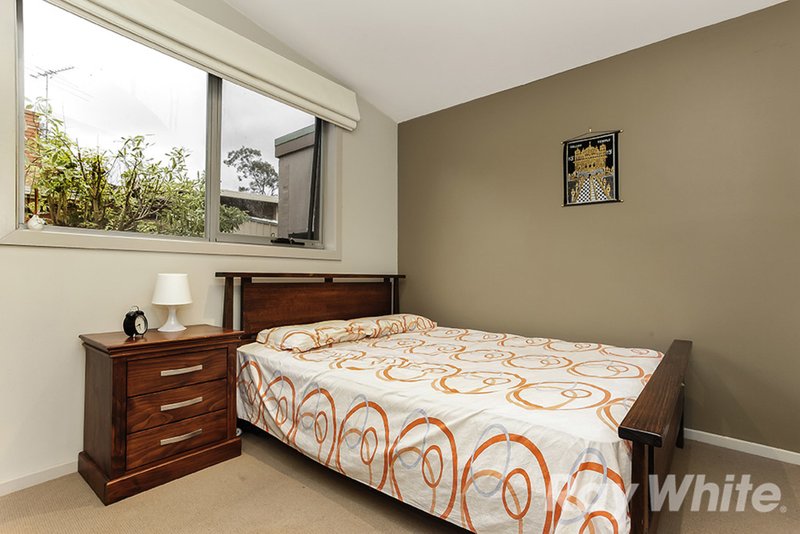 Photo - 20 Thompson Street, Glen Waverley VIC 3150 - Image 8