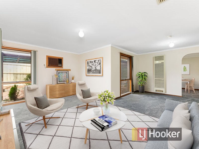 Photo - 20 Toirram Crescent, Cranbourne VIC 3977 - Image 2