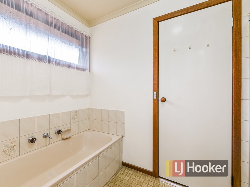 Photo - 20 Toirram Crescent, Cranbourne VIC 3977 - Image 7