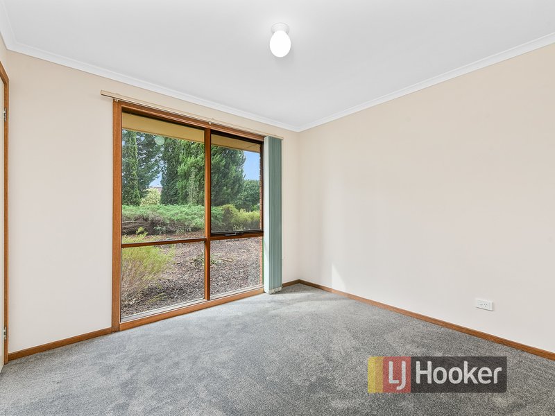 Photo - 20 Toirram Crescent, Cranbourne VIC 3977 - Image 8