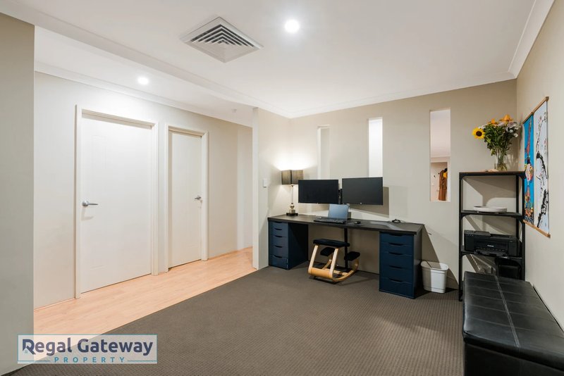 Photo - 20 Torrey Crescent, Aubin Grove WA 6164 - Image 4