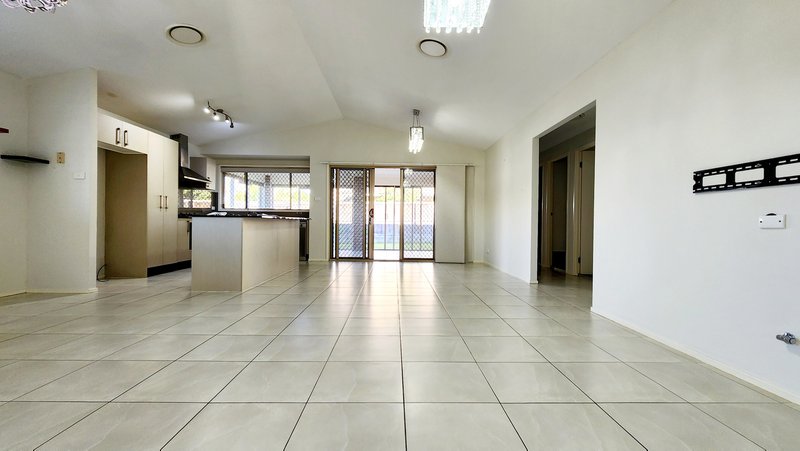 Photo - 20 Tottenham Place, Glenfield NSW 2167 - Image 3