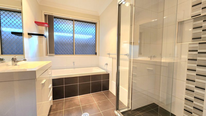 Photo - 20 Tottenham Place, Glenfield NSW 2167 - Image 4