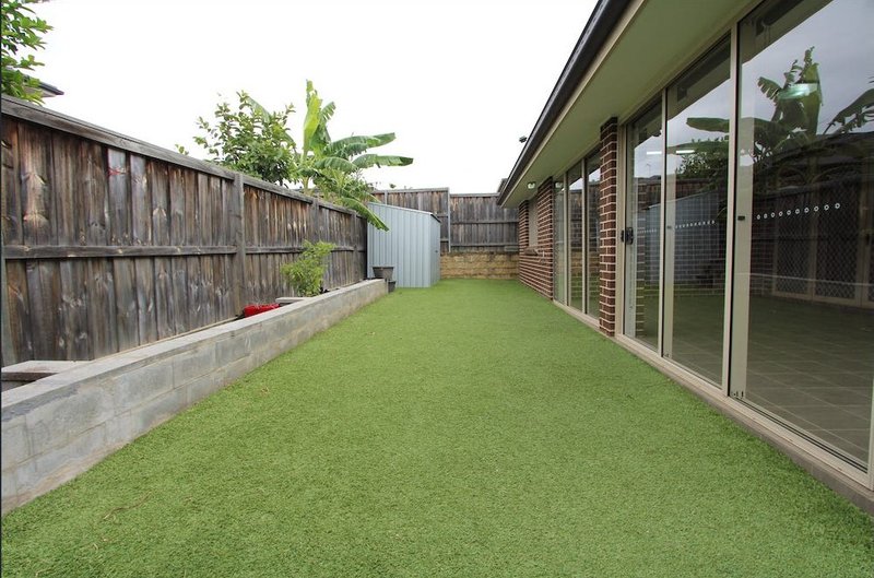 Photo - 20 Tottenham Place, Glenfield NSW 2167 - Image 9