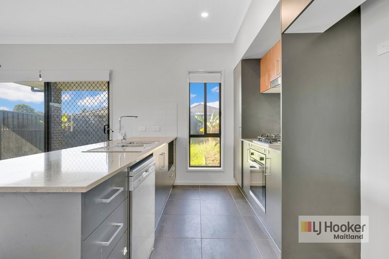 Photo - 20 Tourmaline Drive, Rutherford NSW 2320 - Image 2