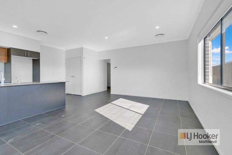 Photo - 20 Tourmaline Drive, Rutherford NSW 2320 - Image 3