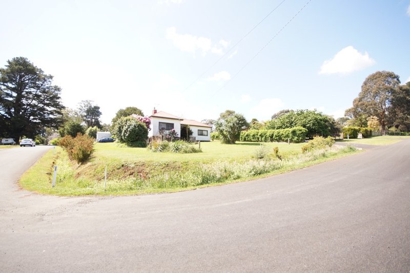 Photo - 20 Town Road, Gembrook VIC 3783 - Image 7