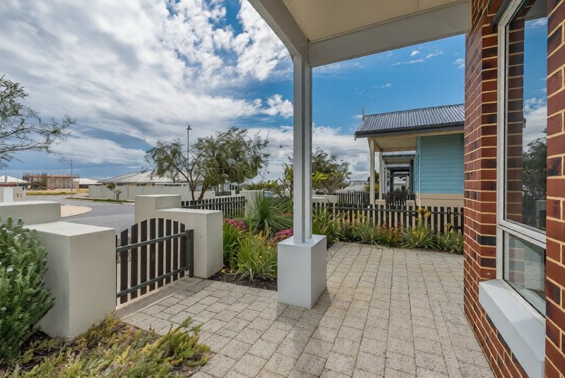 Photo - 20 Trethowan Promenade, Alkimos WA 6038 - Image 9