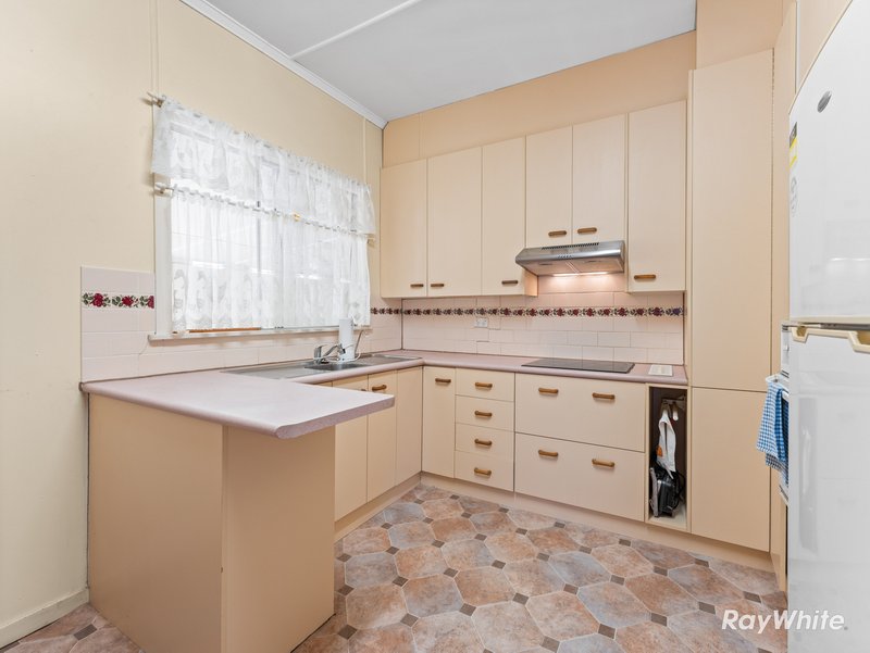 Photo - 20 Trumpy Street, Silkstone QLD 4304 - Image 8