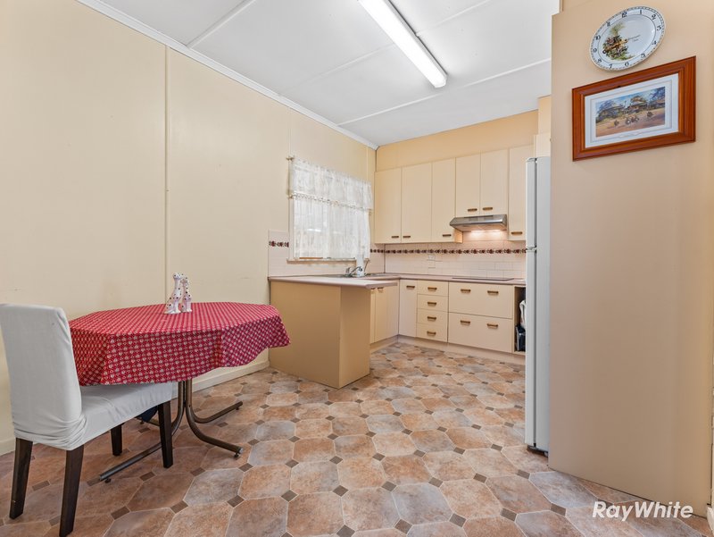 Photo - 20 Trumpy Street, Silkstone QLD 4304 - Image 9