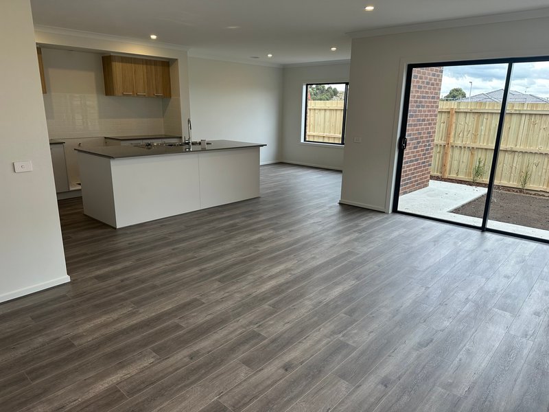 Photo - 20 Truncata Drive, Tarneit VIC 3029 - Image 10