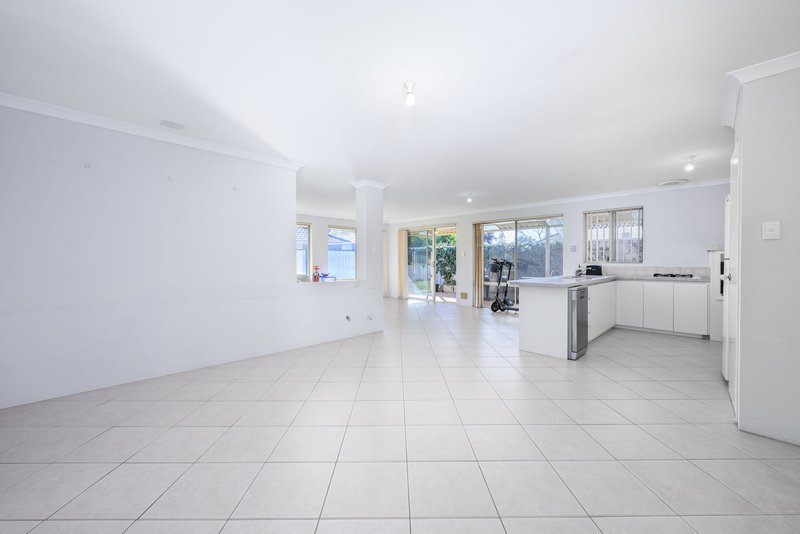 Photo - 20 Tryall Avenue, Port Kennedy WA 6172 - Image 7