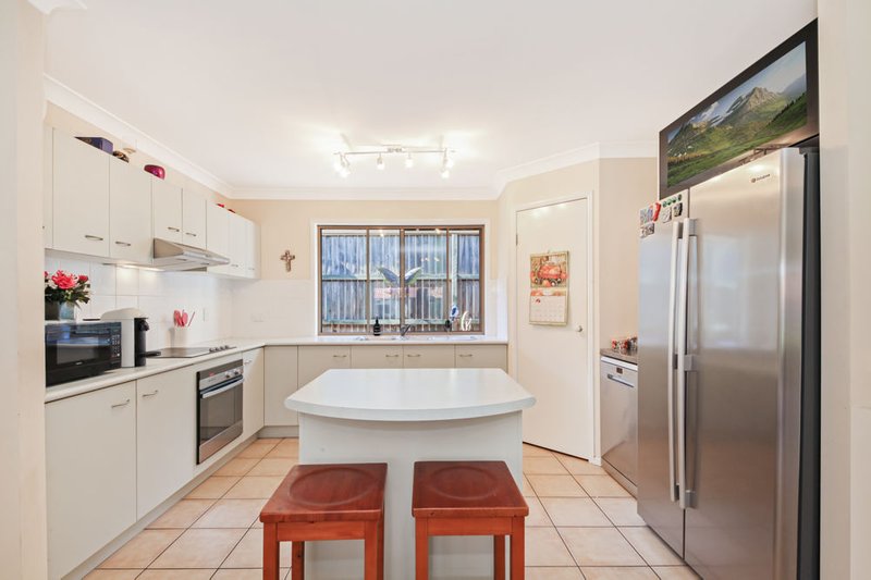 Photo - 20 Viewpoint Drive, Springfield Lakes QLD 4300 - Image 5