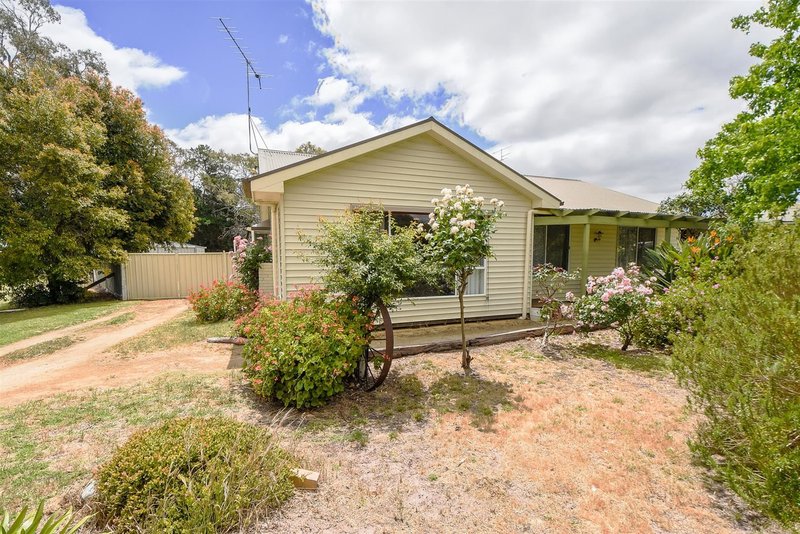 20 Wannon Avenue, Edenhope VIC 3318