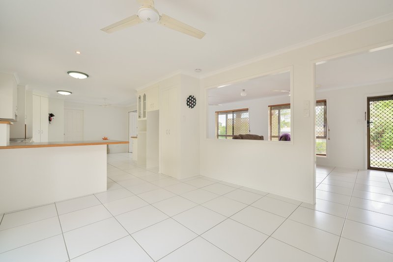 Photo - 20 Waratah Street, Kin Kora QLD 4680 - Image 3