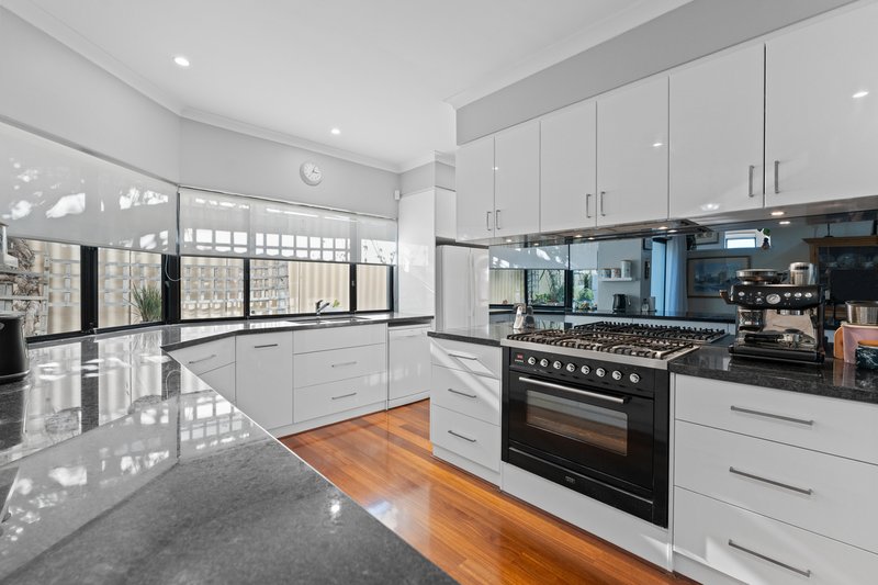 Photo - 20 Warnbro Beach Road, Safety Bay WA 6169 - Image 4
