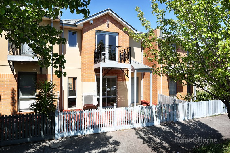 20 Waterford Avenue, Maribyrnong VIC 3032