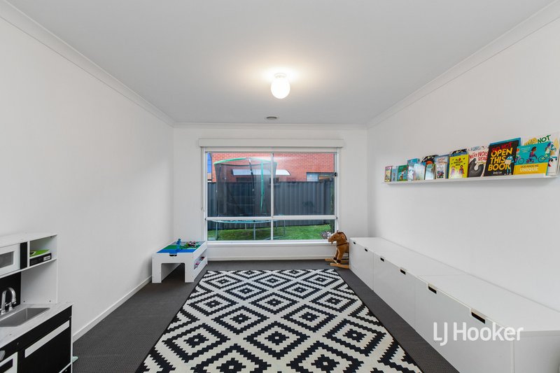 Photo - 20 Waterhaven Boulevard, Point Cook VIC 3030 - Image 2