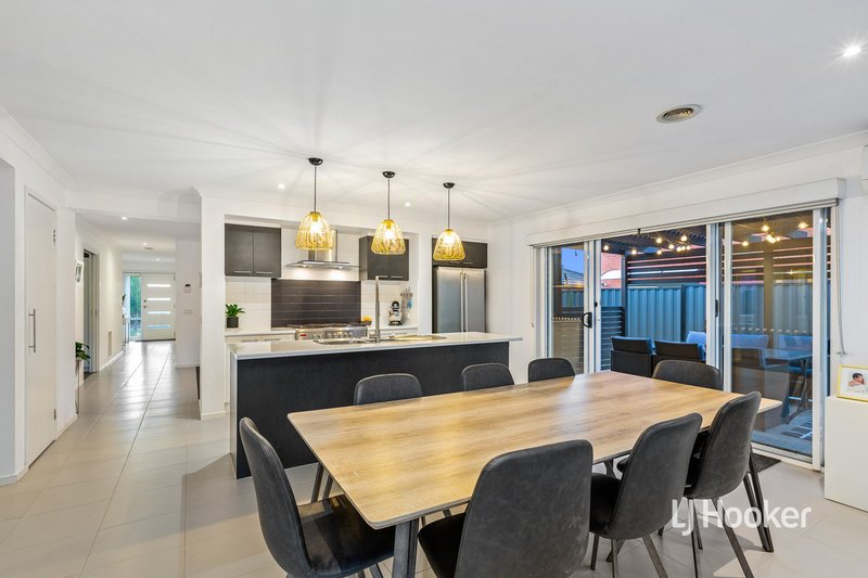 Photo - 20 Waterhaven Boulevard, Point Cook VIC 3030 - Image 5