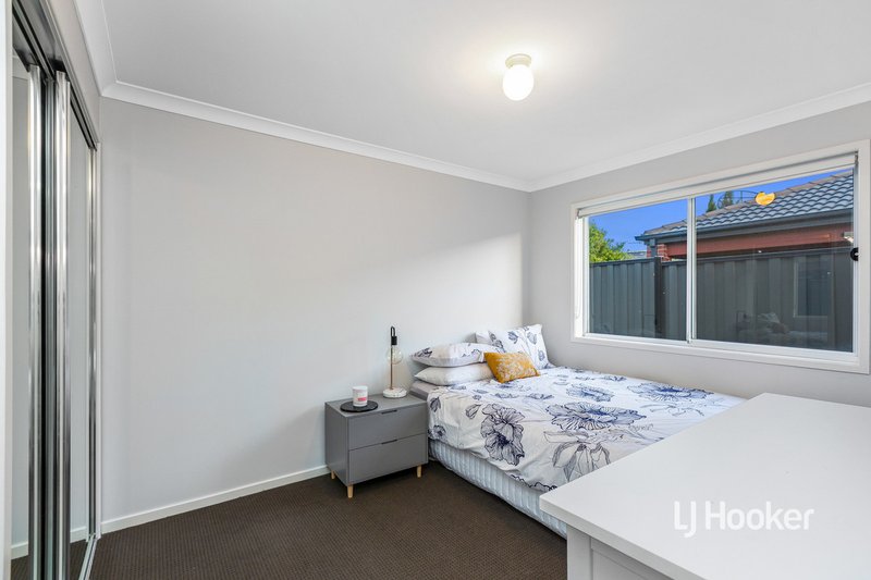 Photo - 20 Waterhaven Boulevard, Point Cook VIC 3030 - Image 12