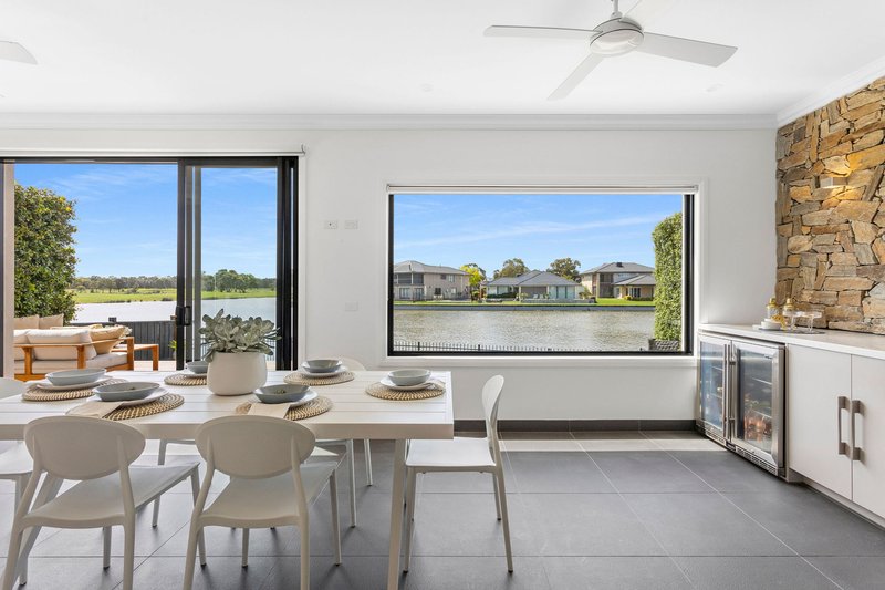 Photo - 20 Waterside Circuit, Sandhurst VIC 3977 - Image 5