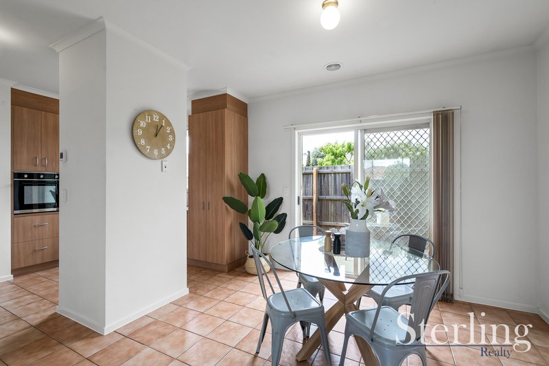 Photo - 20 Weaver Court, Altona Meadows VIC 3028 - Image 5