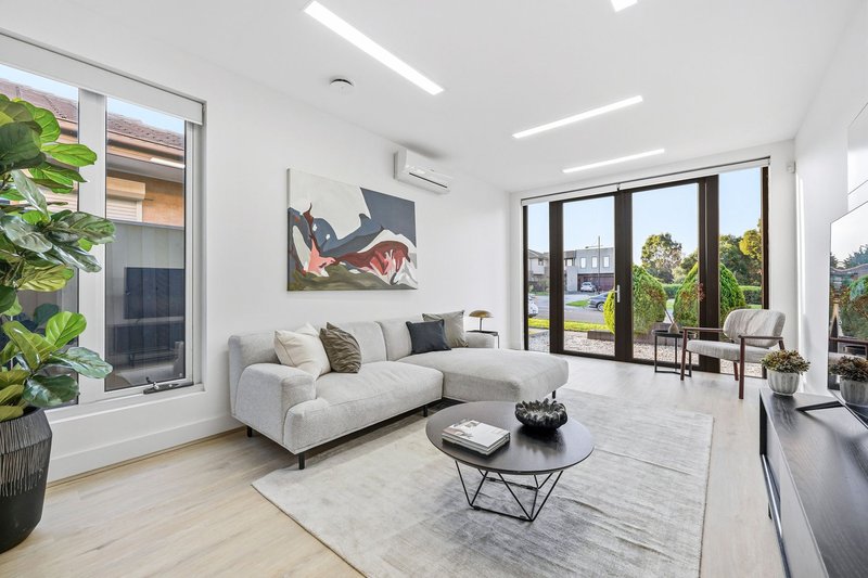 Photo - 20 Westwood Boulevard, Keysborough VIC 3173 - Image 2