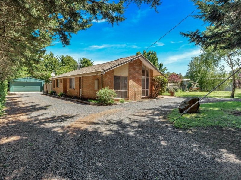 Photo - 20 White Avenue, Romsey VIC 3434 - Image 3