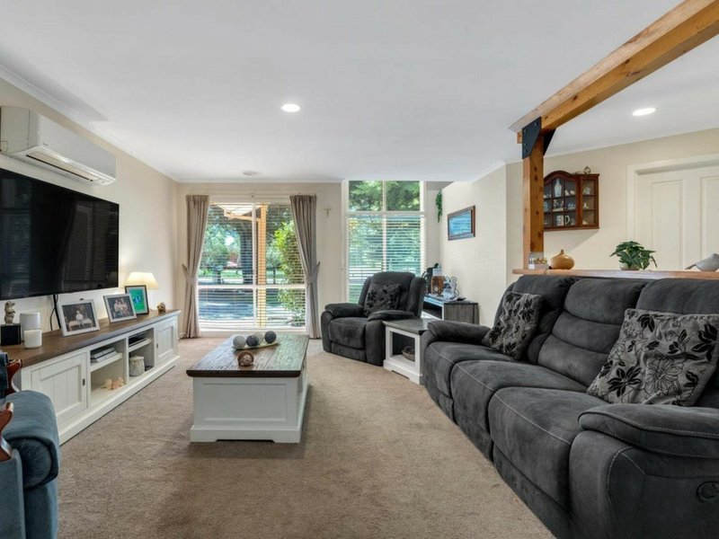Photo - 20 White Avenue, Romsey VIC 3434 - Image 4