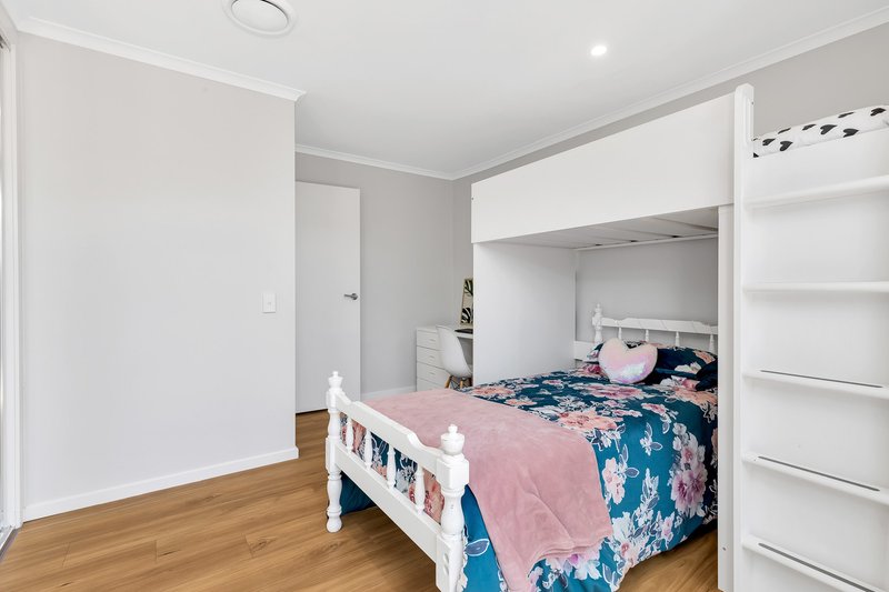 Photo - 20 Whitehall Crescent, Werribee VIC 3030 - Image 3