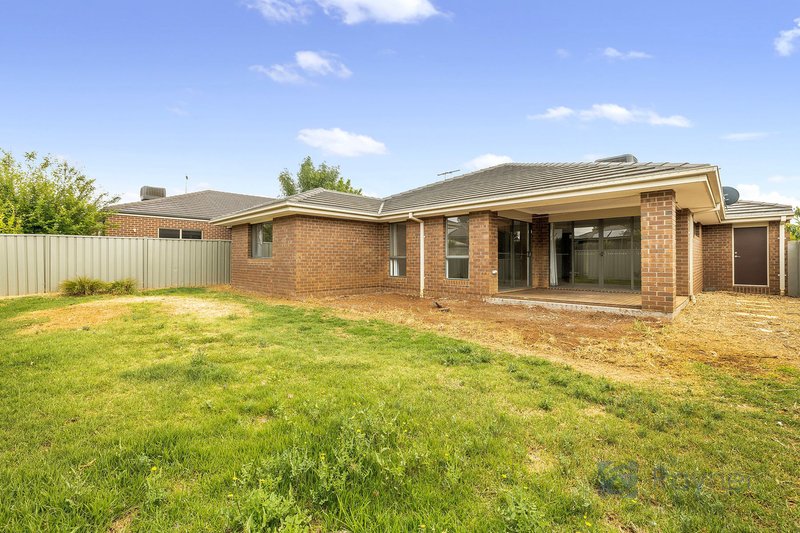 Photo - 20 Wimpara Crescent, Maddingley VIC 3340 - Image 11