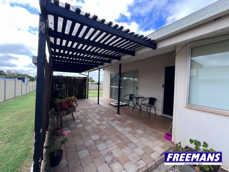 Photo - 20 Windsor Circle, Kingaroy QLD 4610 - Image 2