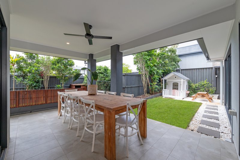 Photo - 20 Windsor Drive, Upper Kedron QLD 4055 - Image 7