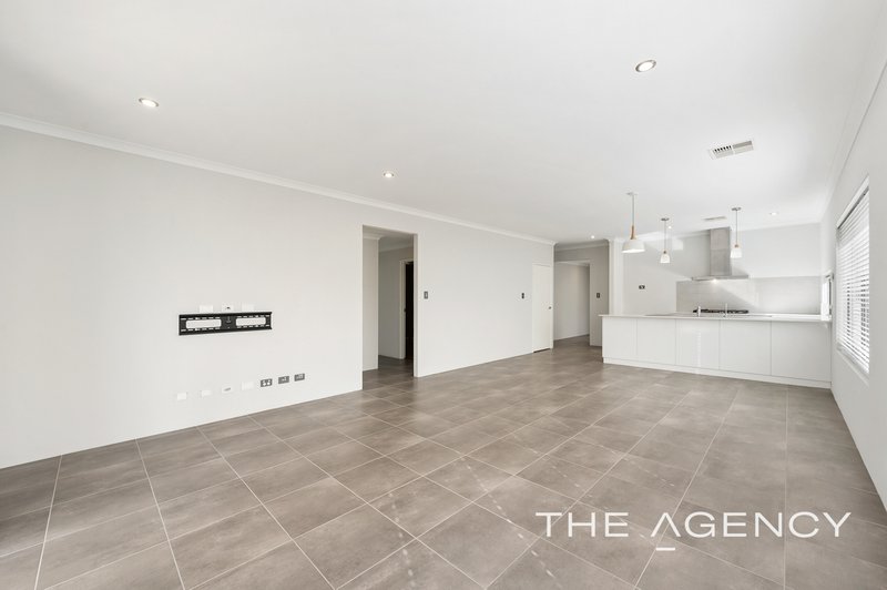 Photo - 20 Wintergreen Crescent, Treeby WA 6164 - Image 8