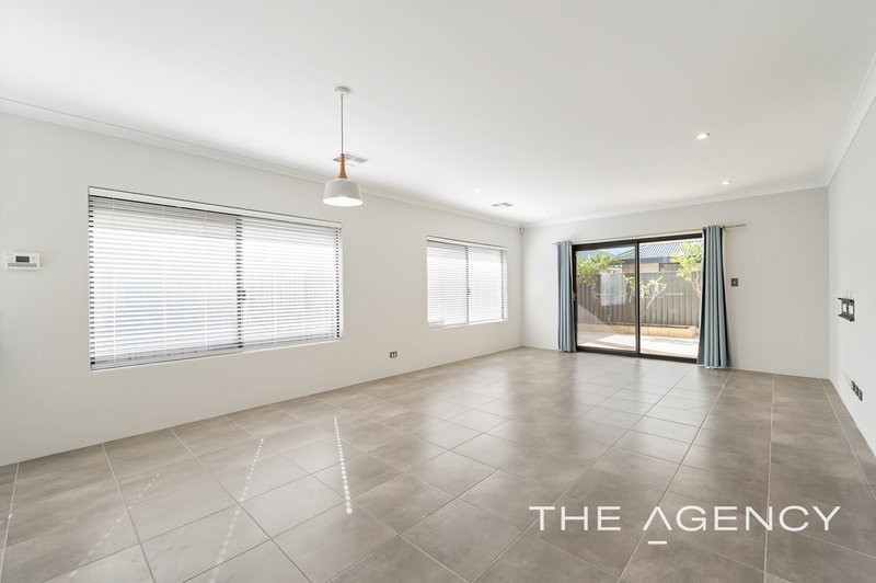 Photo - 20 Wintergreen Crescent, Treeby WA 6164 - Image 10