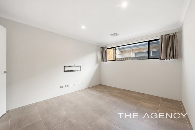 Photo - 20 Wintergreen Crescent, Treeby WA 6164 - Image 12