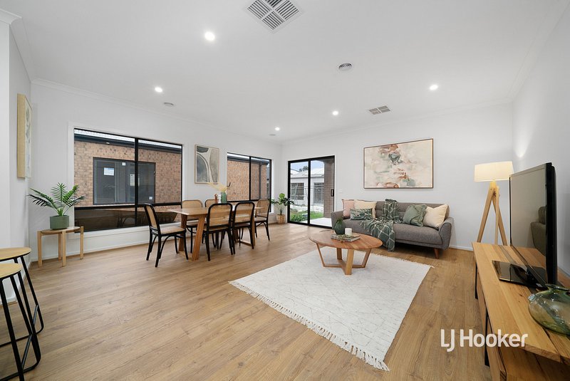 Photo - 20 Winton Drive, Fraser Rise VIC 3336 - Image 3